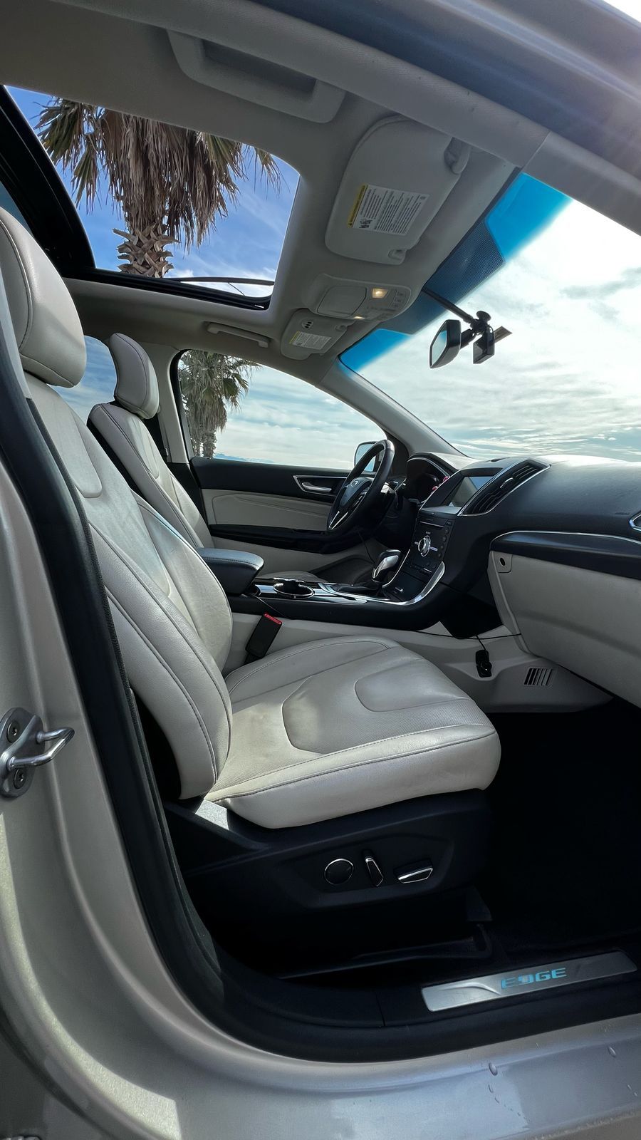 Продається авто FORD EDGE -2017 року-3,5 об'єм двигуна.