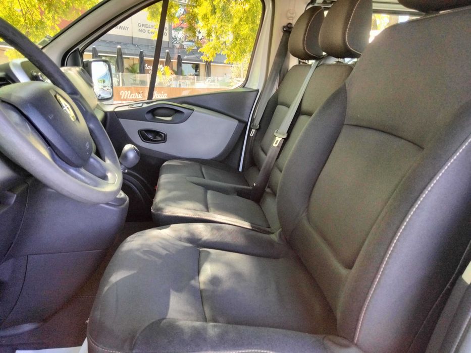 Carrinha 9 lugares Renault Trafic