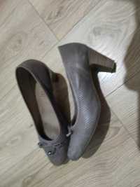 Szare skórzane buty