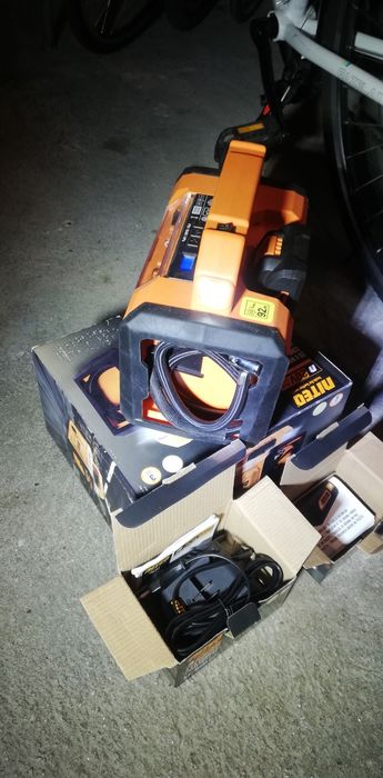 Akumulatorowy kompresor 20V MAX Niteo + akumulator + ładowarka