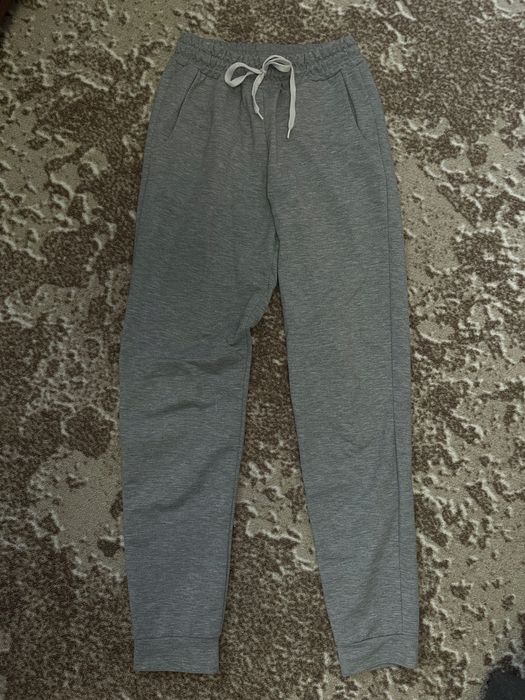 Жіночі сірі спортивні штани