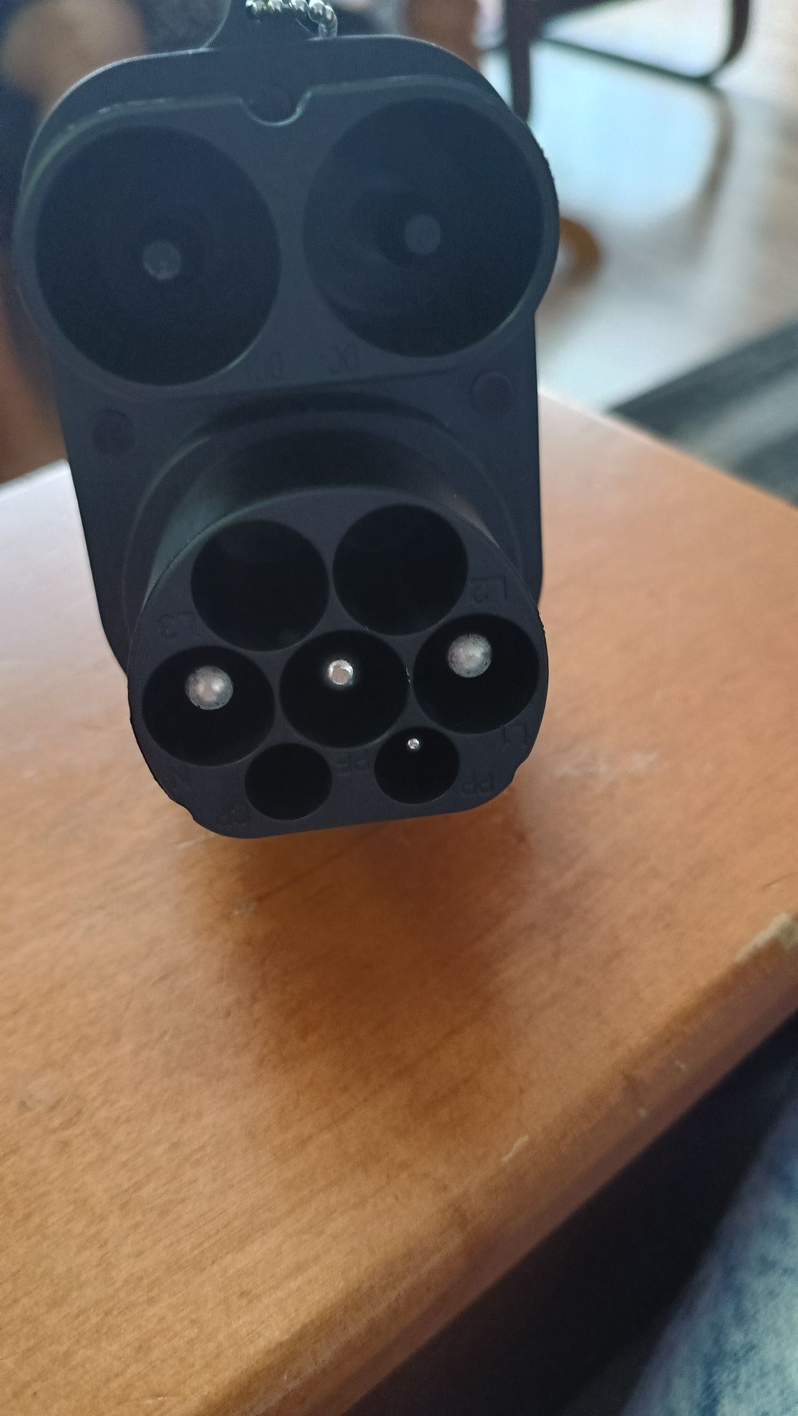 Adapter do ładowania akumulatorów