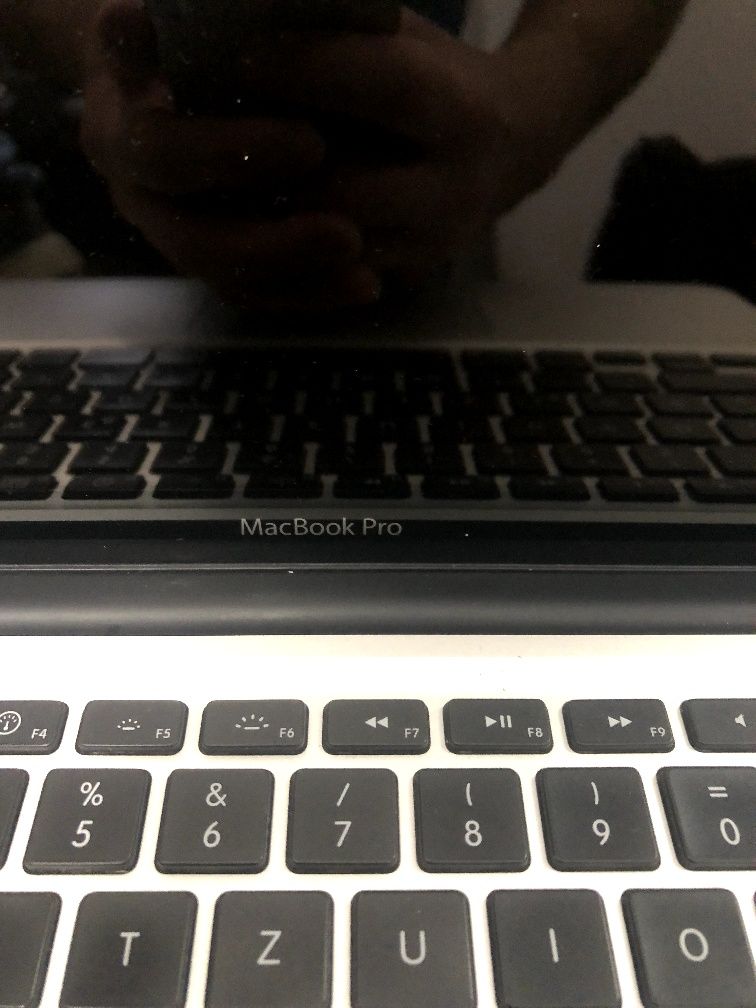 MacBook Pro 13 core i5 320 gb