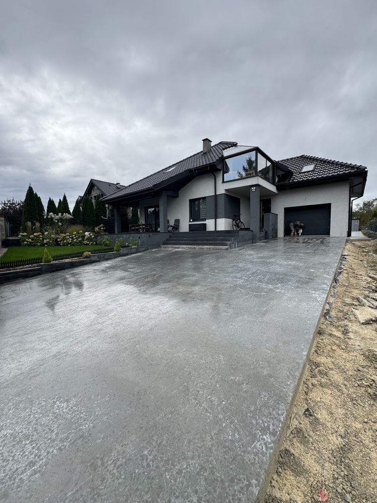 Podjazdy betonowe, podjazdy pod dom, beton architektoniczny polerowany