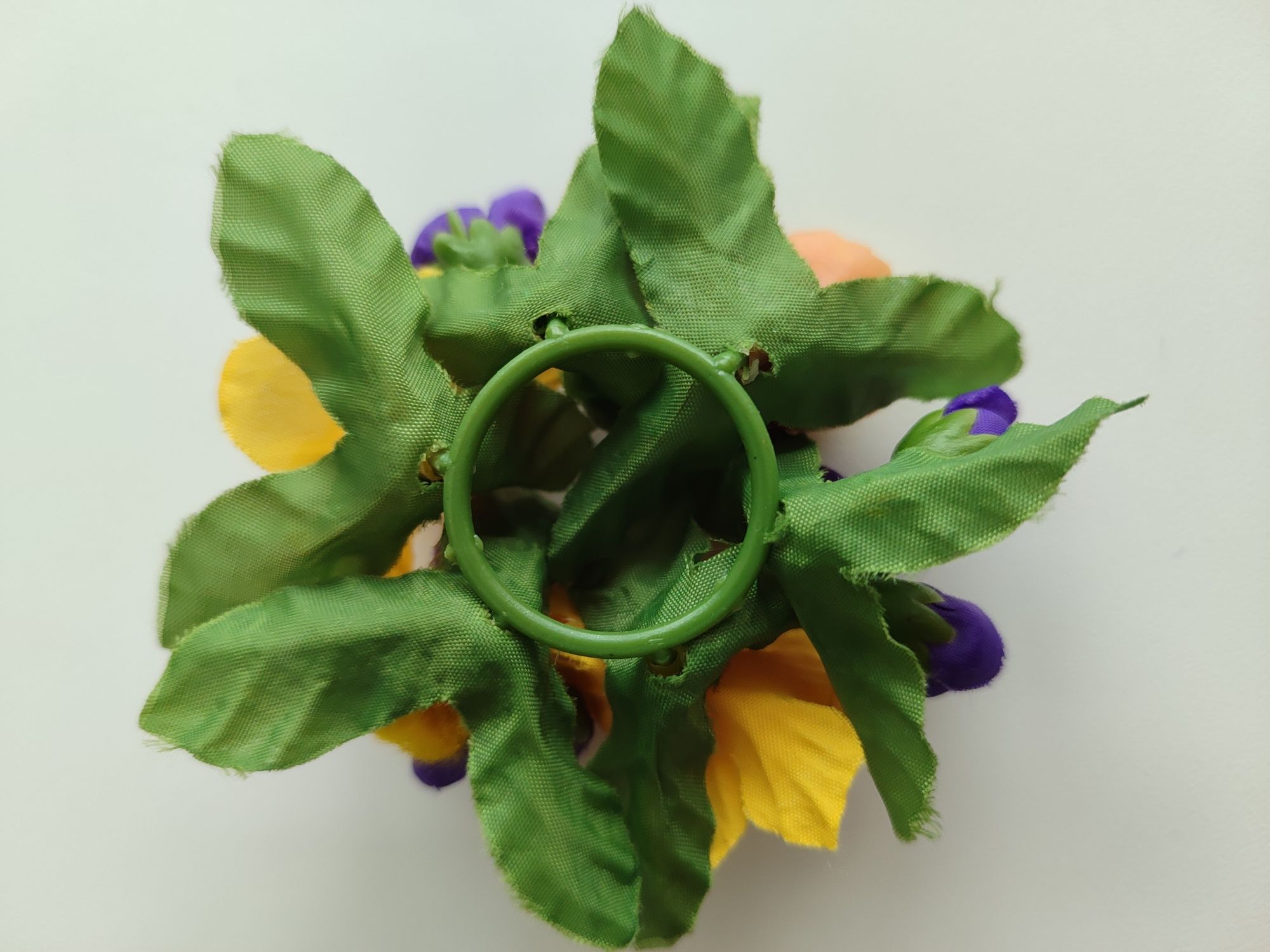 Kolorowy wielkanocny stroik na świeczkę 3 cm wianek