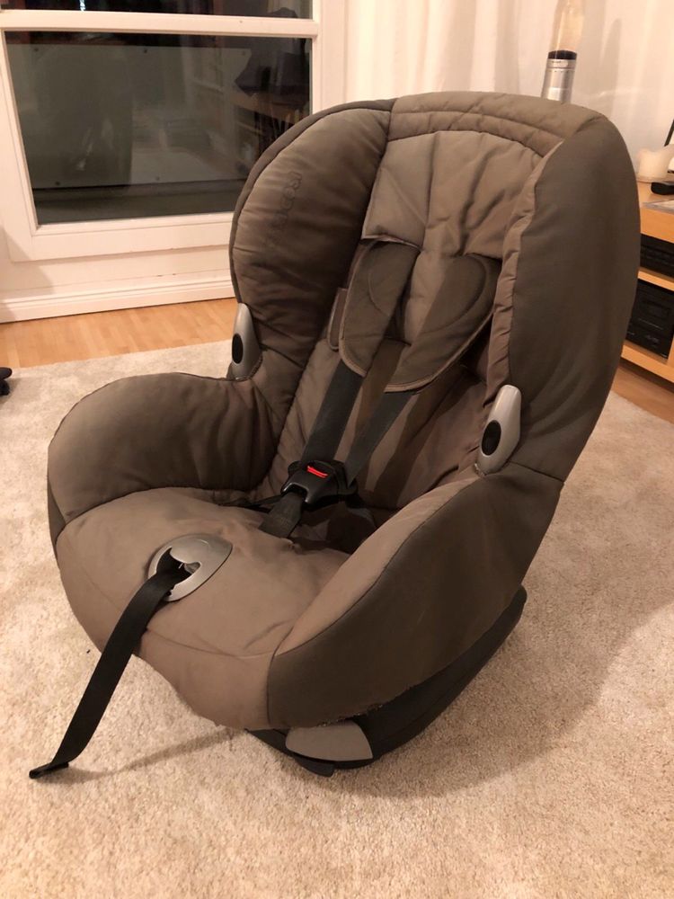 Дитяче автокрісло Maxi Cosi Titan Universal 9-18кг