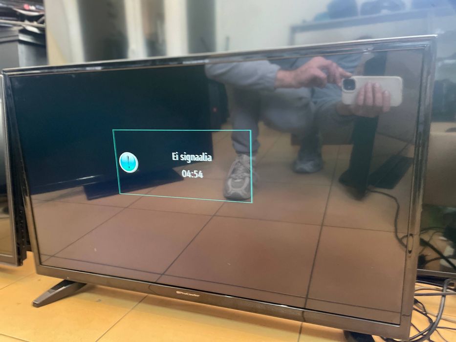 Телевізор ProCaster LE-32F402 без смарту