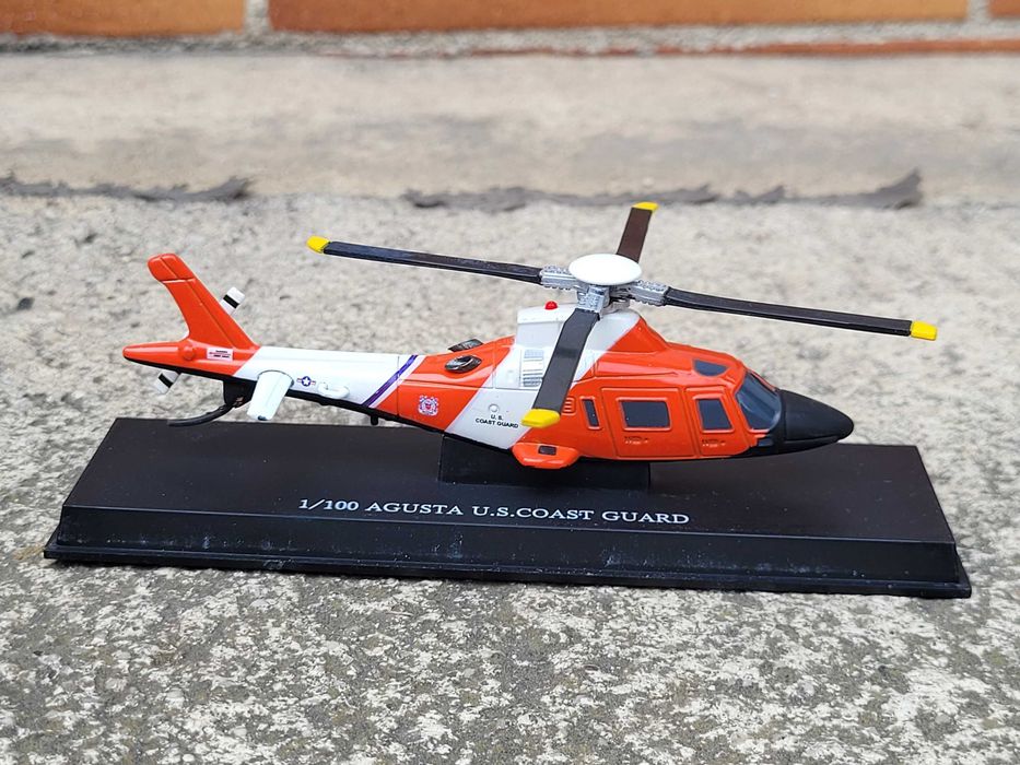 Kolekcja modeli Agusta Carabinieri Sky Pilot Helikopter Straż 1:100