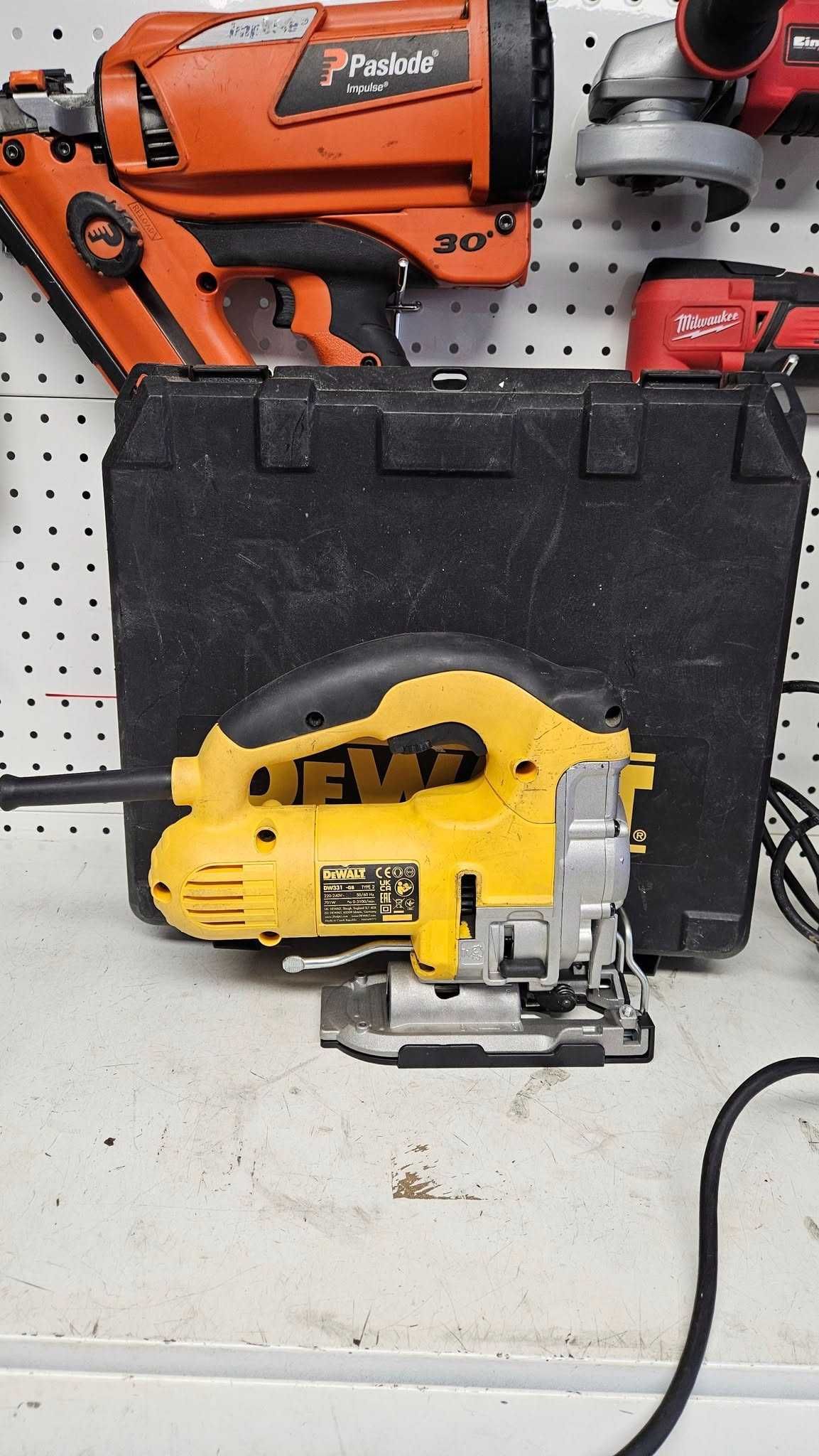 Wyrzynarka DeWalt DW331K 701W