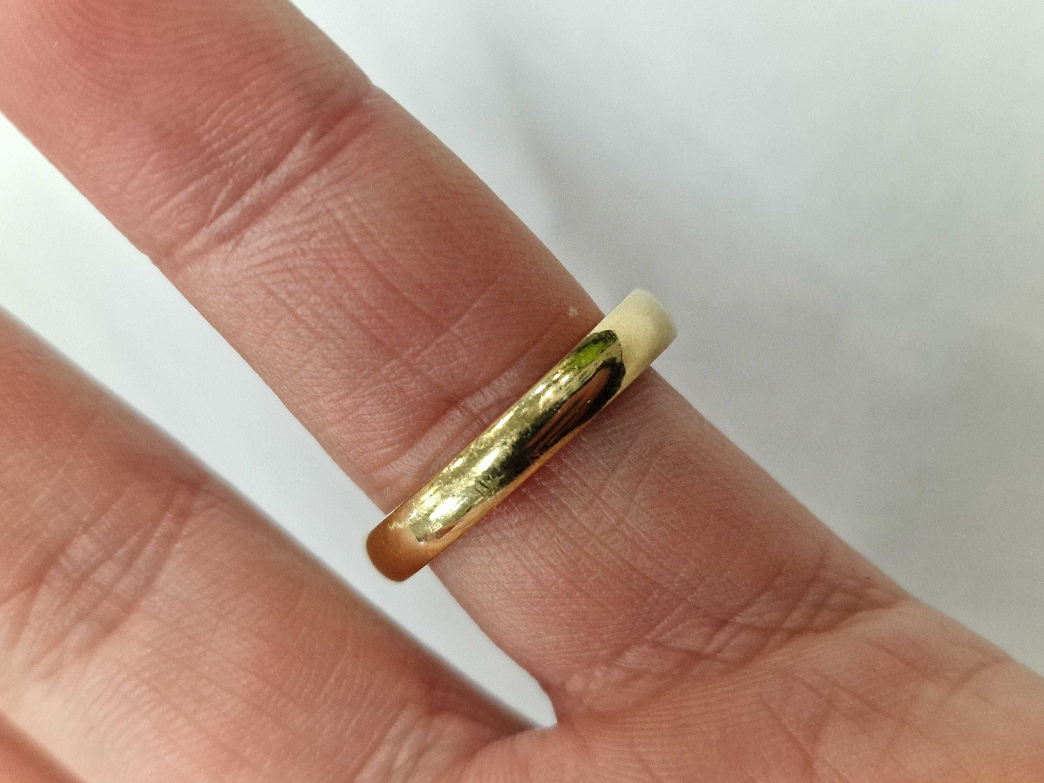 Złoty pierścionek/ obrączka/ 750/ 9.02 gram/ R14/ 0.50 CT/ XX wiek