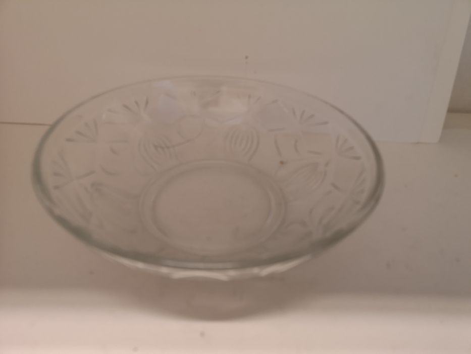 Szklana miska z wzorem dookoła