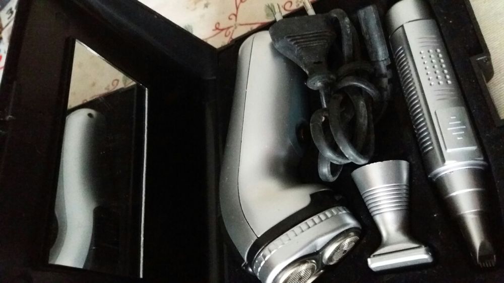 Maquina barbear /tira pelos Electrica recarregavel