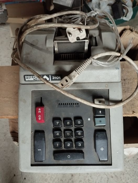 Stara maszyna licząca Predom Mesko 3101