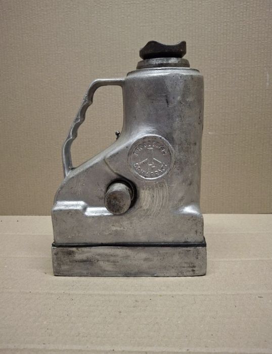 Lewarek podnośnik hydrauliczny 8t. Samochodowy