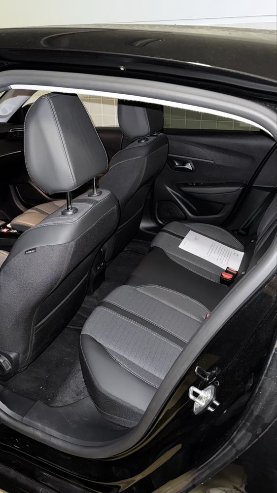 Peugeot E-208 50kWh Allure Pack