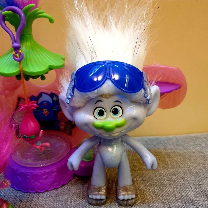 Trolle Podświetlany domek i laleczki - Zestaw koronacyjny + Mega Troll