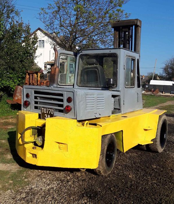 Продам  Львівський  навантажувач 5т (Львівський  навантажувач)