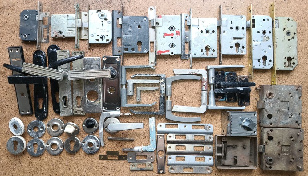 Ручка для дверей, дверная. Шпингалет. Защелка. Задвижка. Засов. Замок