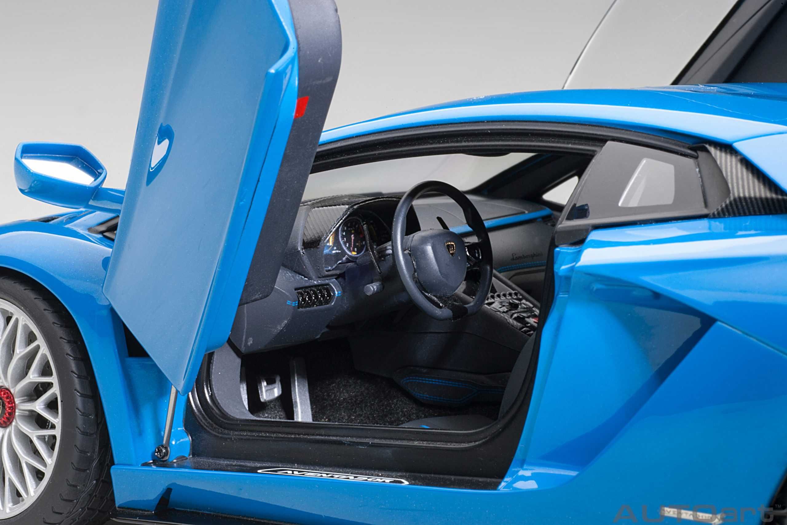Model 1:18 AUTOart Lamborghini Aventador S 2017 blue