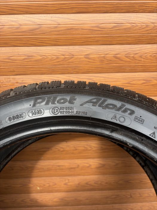 235/45/19 Michelin 4 opony zimowe 7.18mm