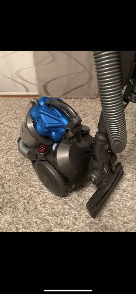 Пылесос Dyson в отличном состоянии