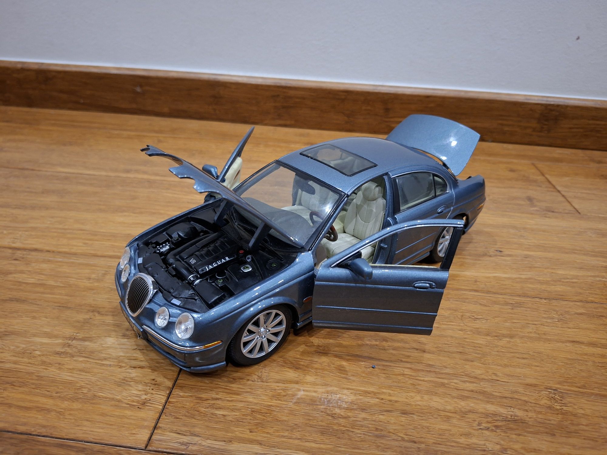 Model Maisto Jaguar S-Type 1:18