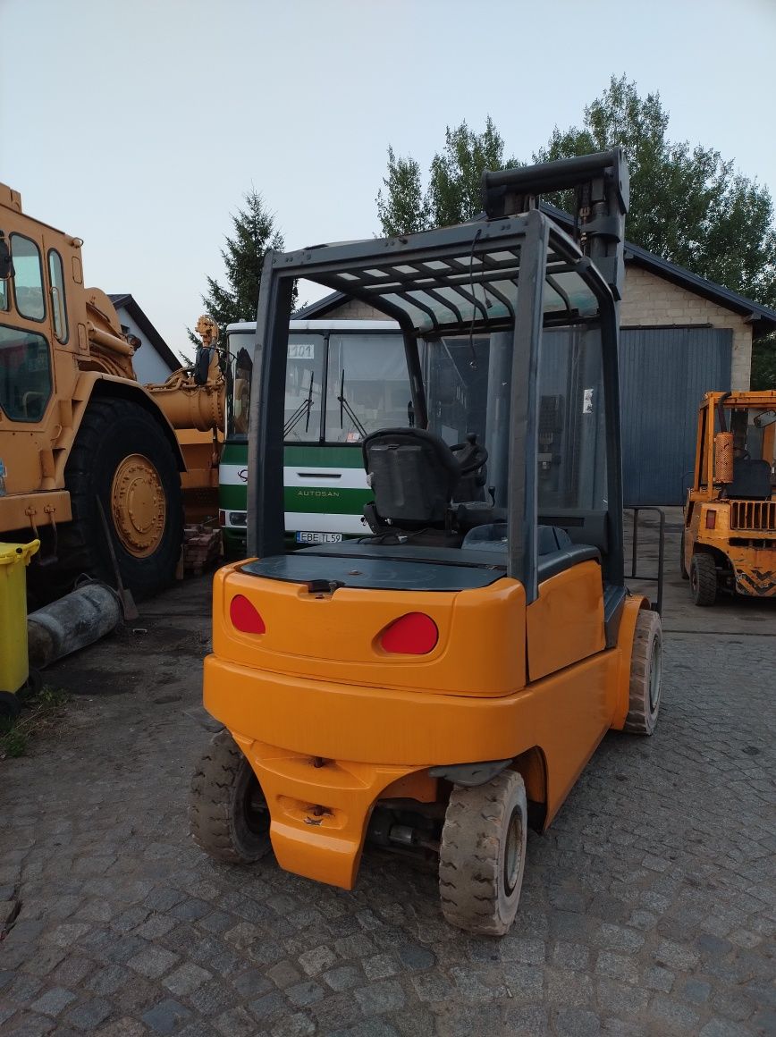 Wózek widłowy Jungheinrich efg 545, udźwig 4,5t, waga prawie 8 ton