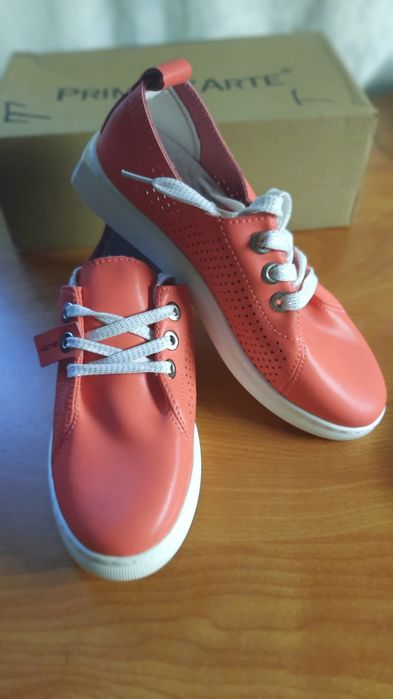 Кроссовки кожаные 36р