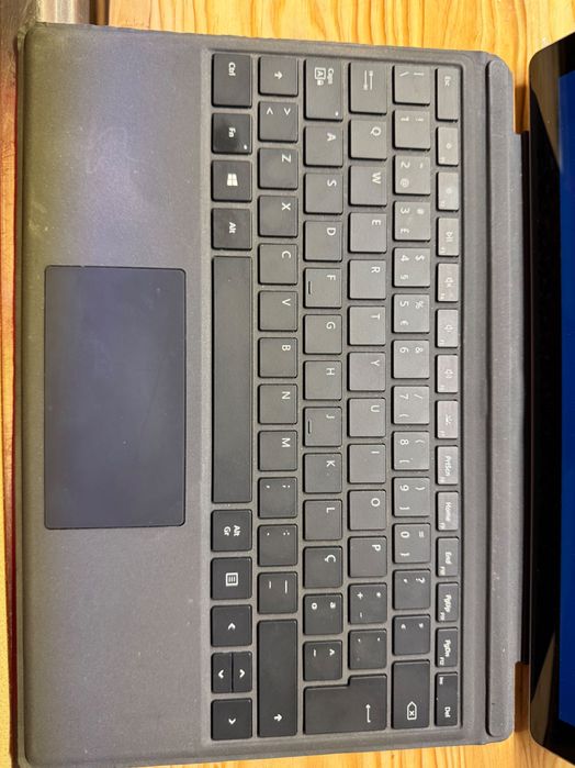 Vendo Tablet surface pro6 . Portátil laptop .