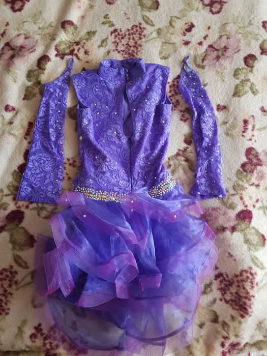 Продам костюми для пари на  виступ