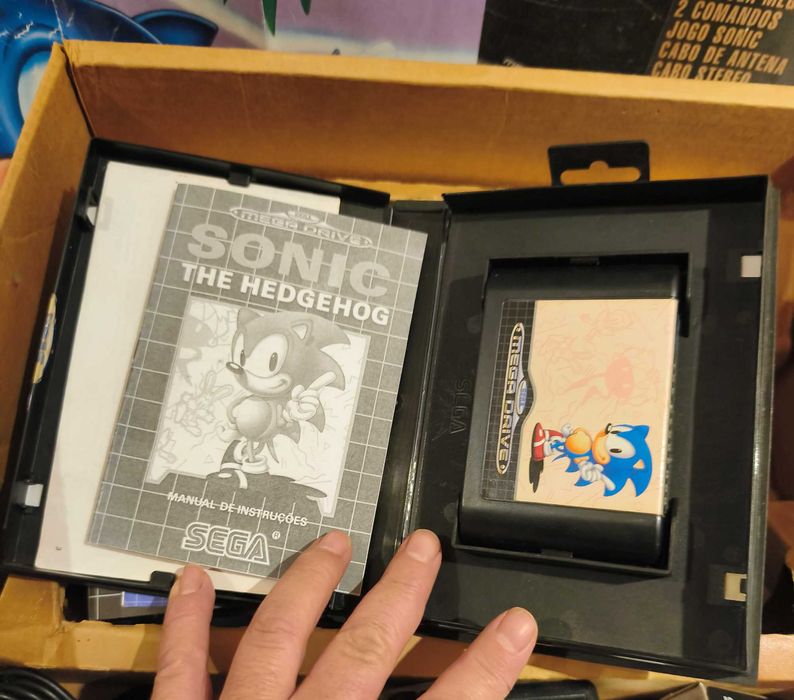 Sega Mega Drive em caixa