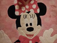 Vendo tapete Minnie em forma de coração como novo