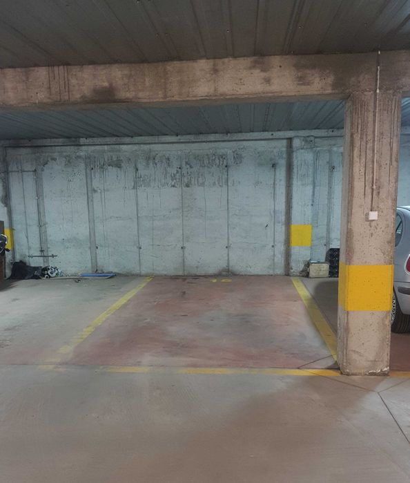 Sprzedam garaż i miejsca postojowe w garażu podziemnym