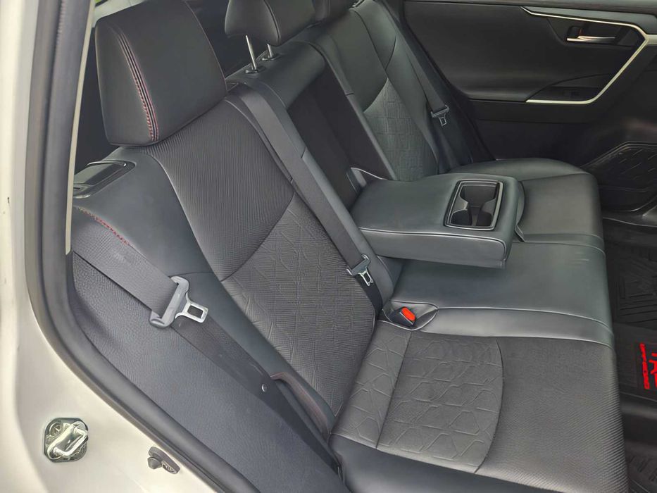 Toyota RAV4      2021