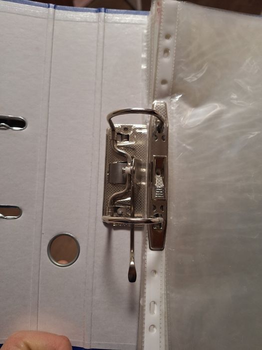 Папка швидкозшивач в гарному стані, з файлами, майже нові