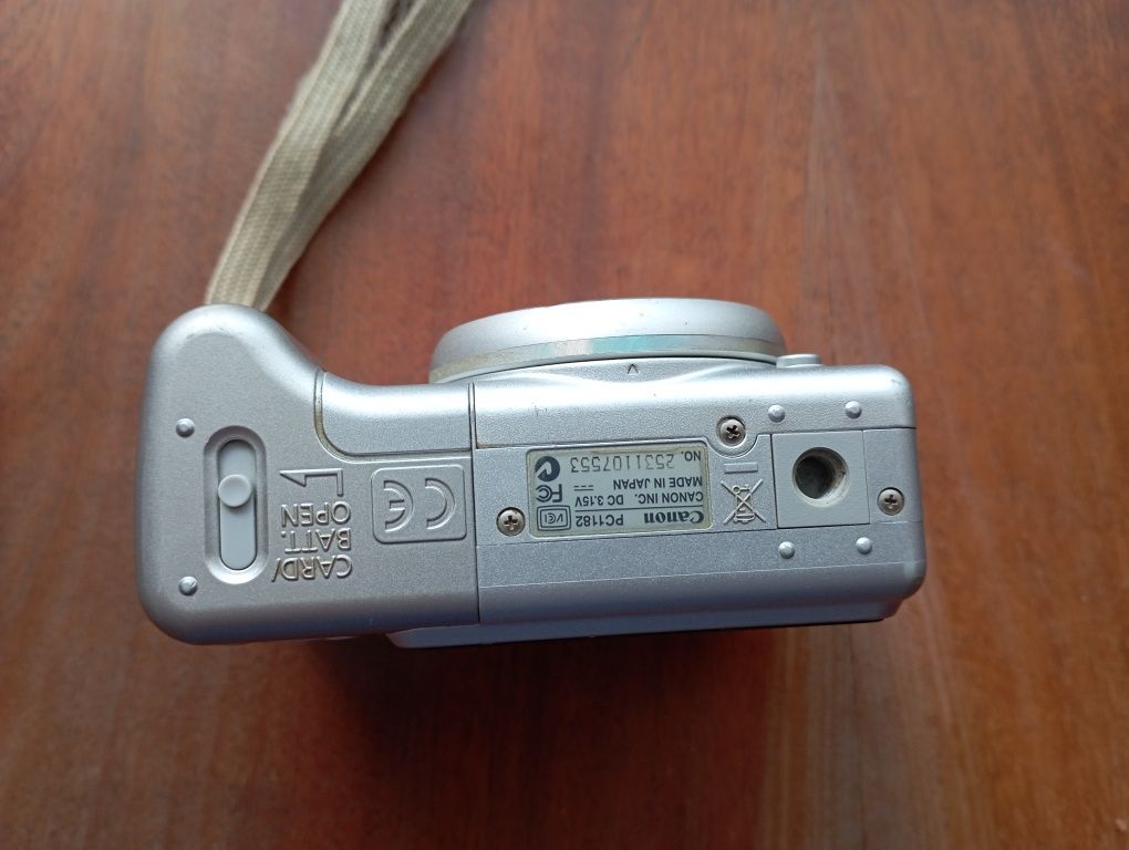 Canon PowerShot A700 (6.0   6x)