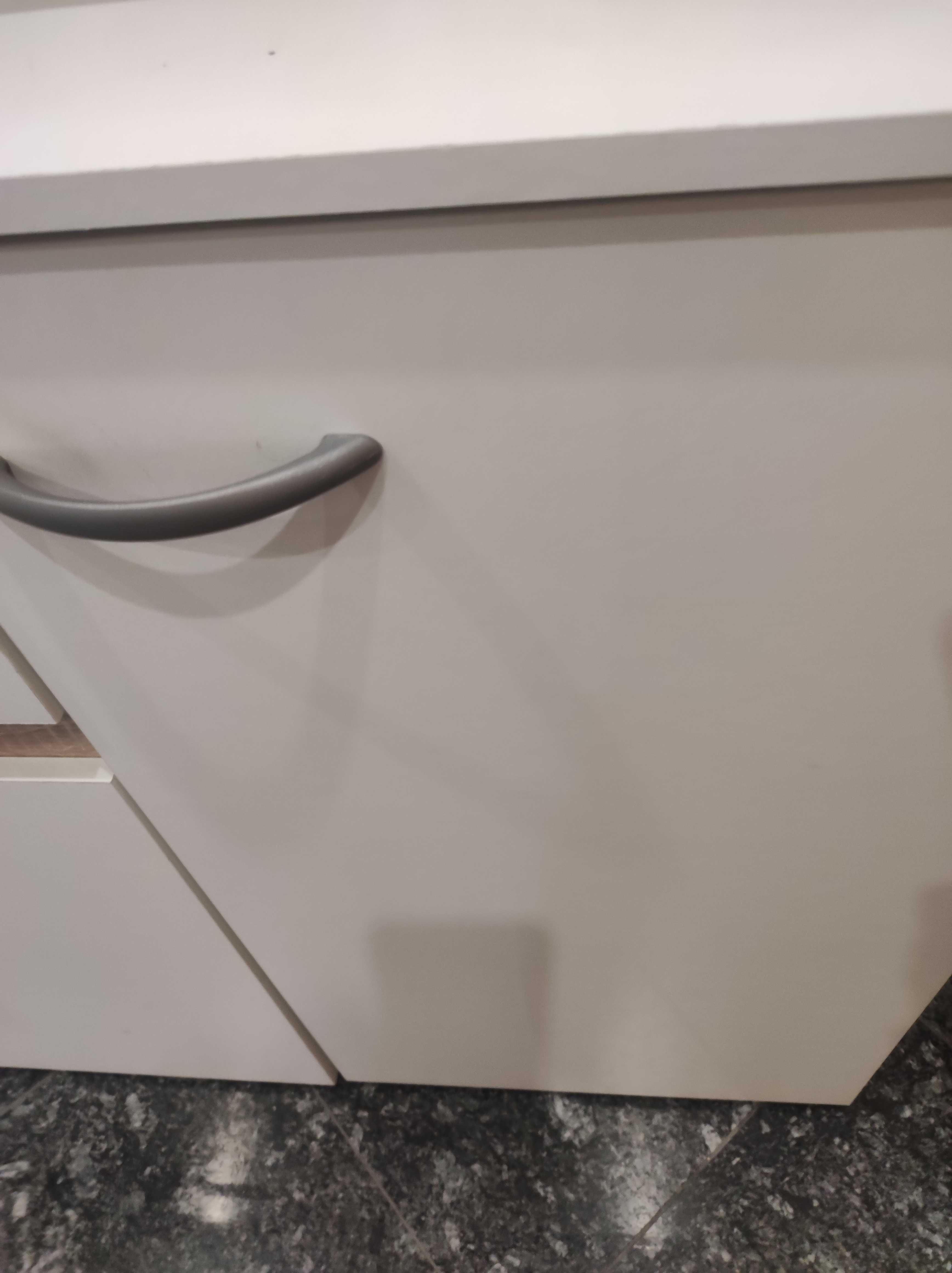 Aparador branco em ótimo estado