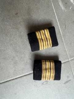 Galões de Capitão Velhinho