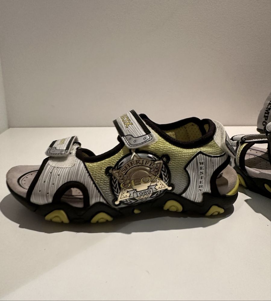 Sandalias menino GEOX tamanho 35  (novas)