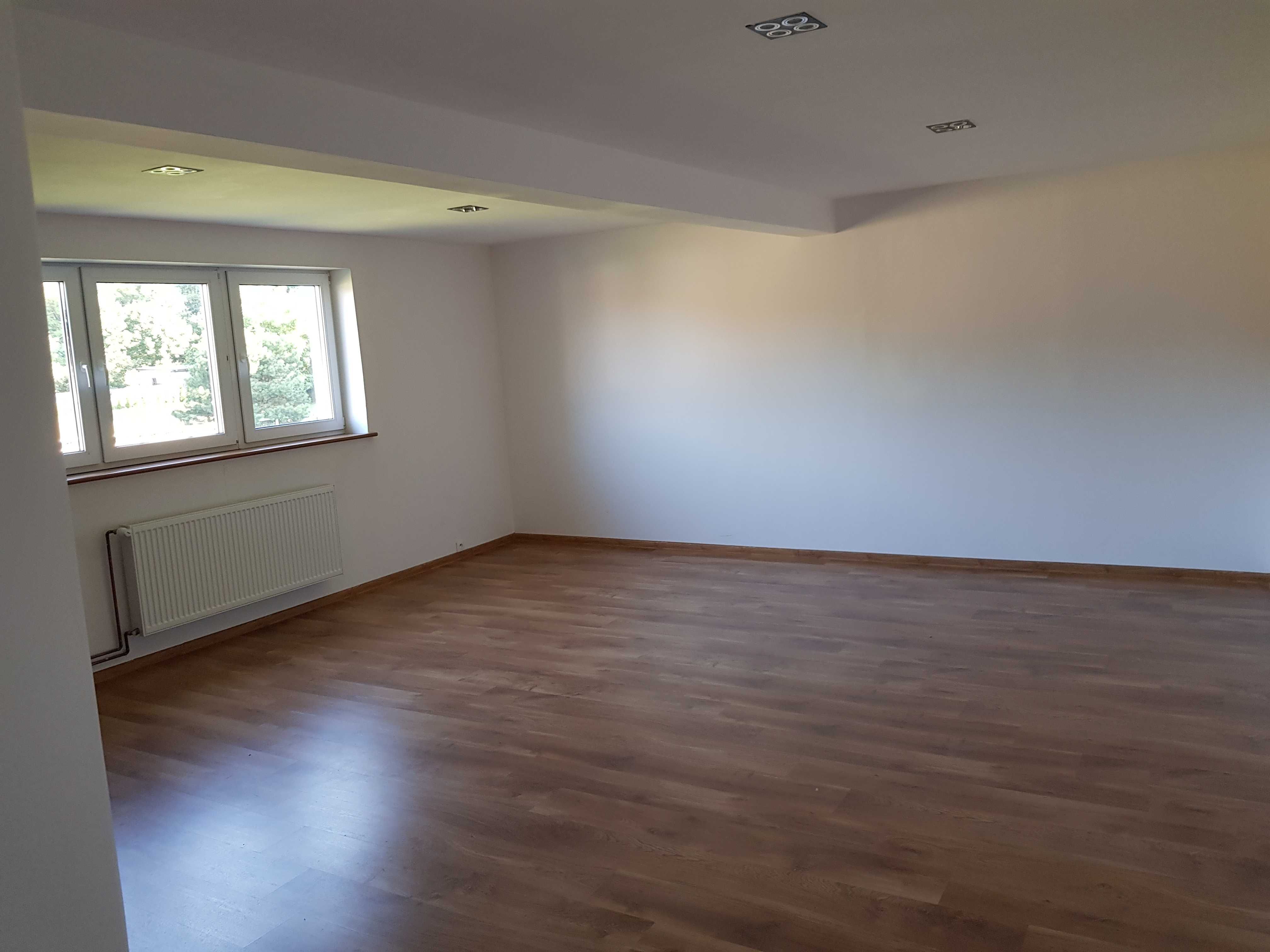Sala/hala plus 5 lokali do wynajęcia budynek 200 m kw