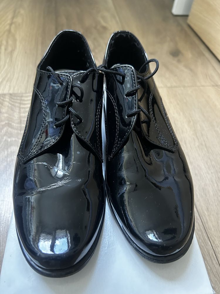 Buty eleganckie r. 34 KOMUNIA