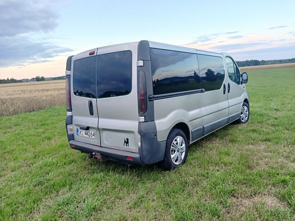 Renault Trafic long  6 osobowy zabudowa holenderska