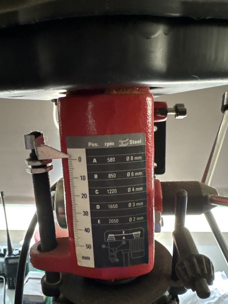 Maquina de furar vertical