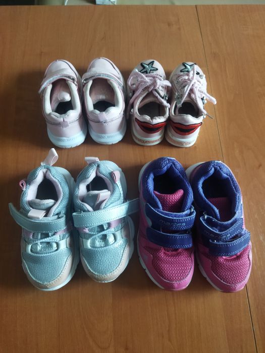 Продам кросівки для дівчинки розміри 22,24,26