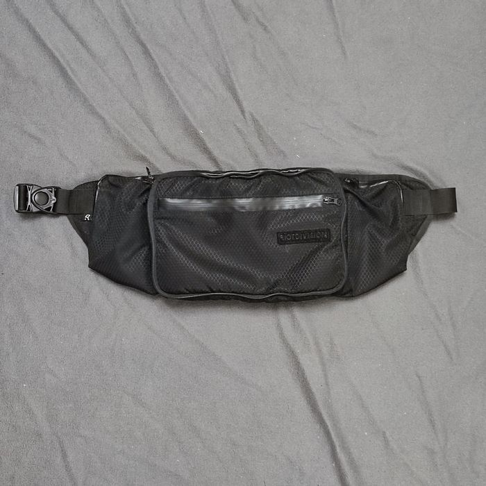 Сумка через плече Riot Division