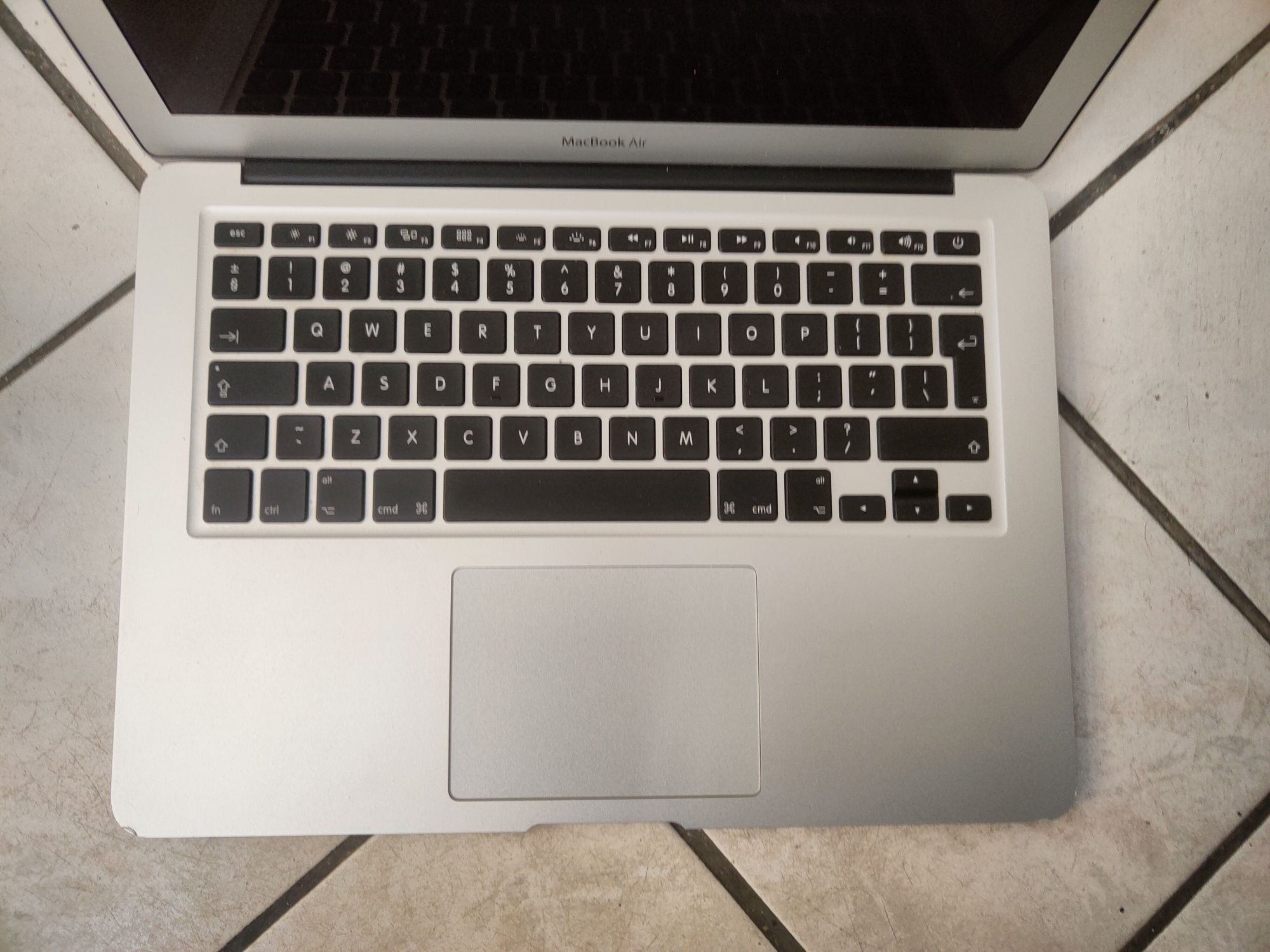 Sprzedam Macbook Air  i5/4gb RAM/256gb MacOS Sonoma Możliwość Wysyłki