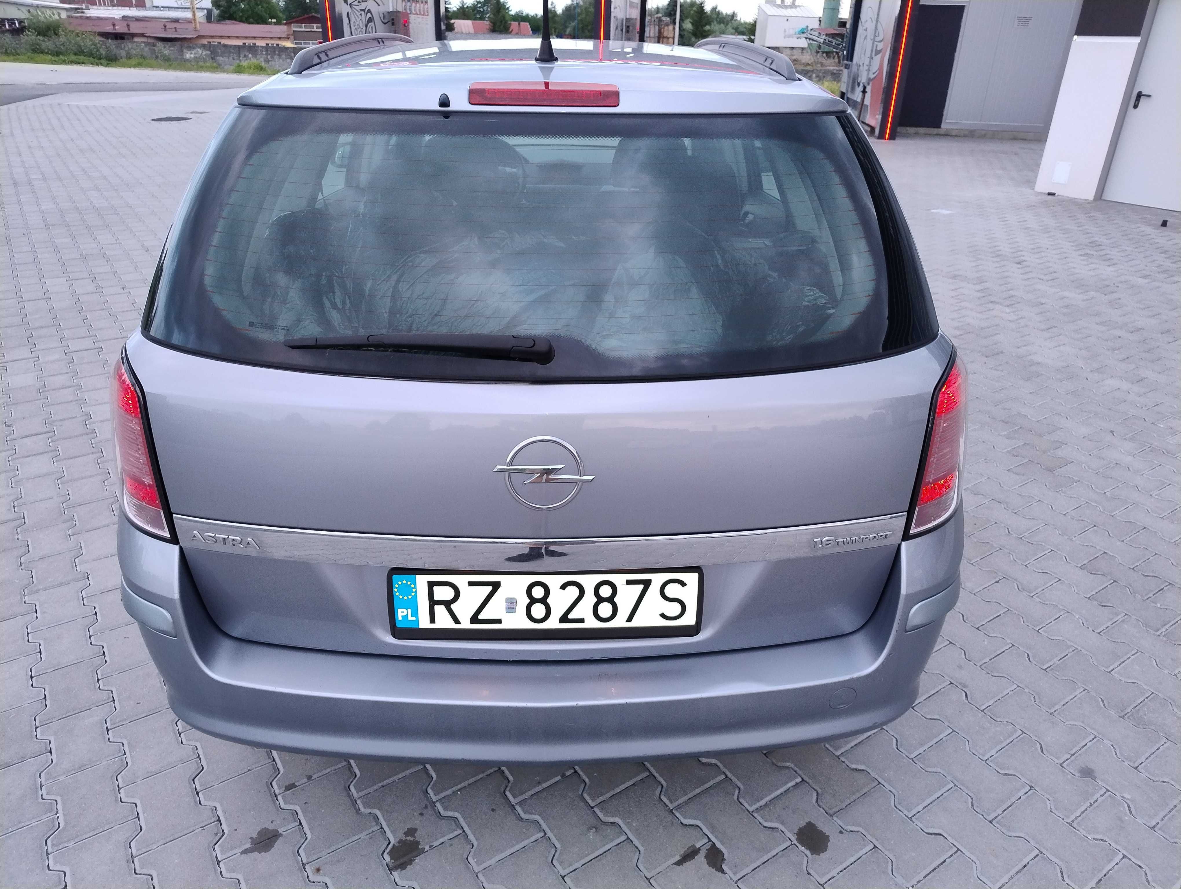 Opel Astra 2006 r 1.6 B Klima Tempomat Stan bardzo dobry