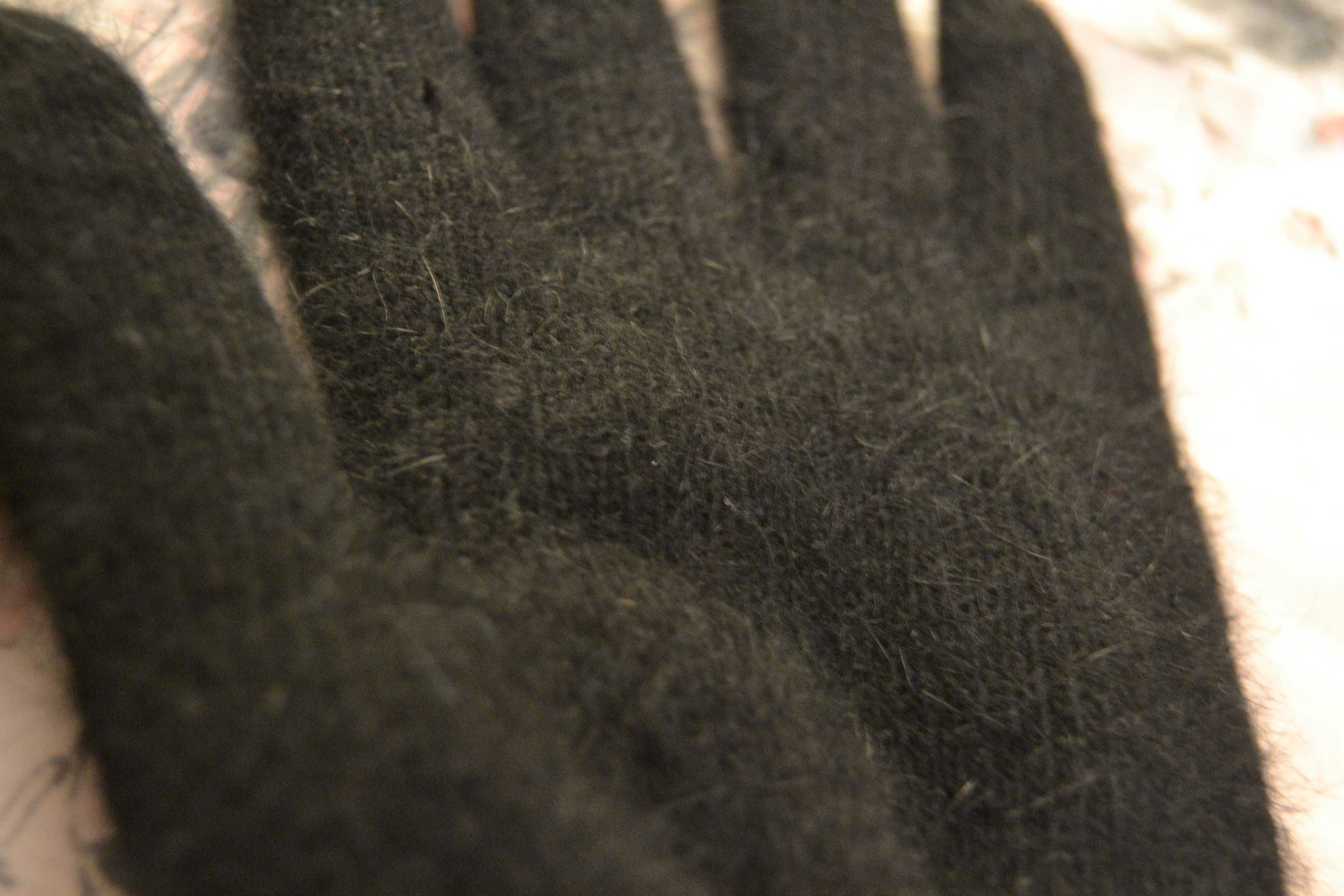 Grube czarne rękawiczki  bardzo miłe w dotyku na długie i smukłe palce