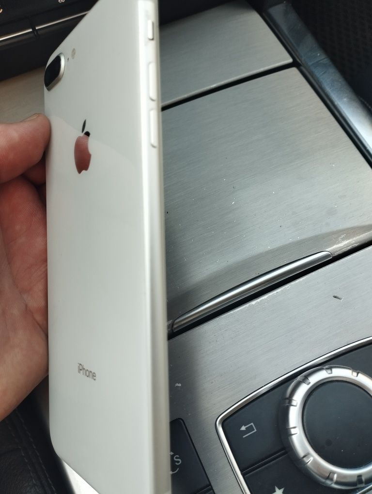 iPhone 8 Plus 64 ГБ,