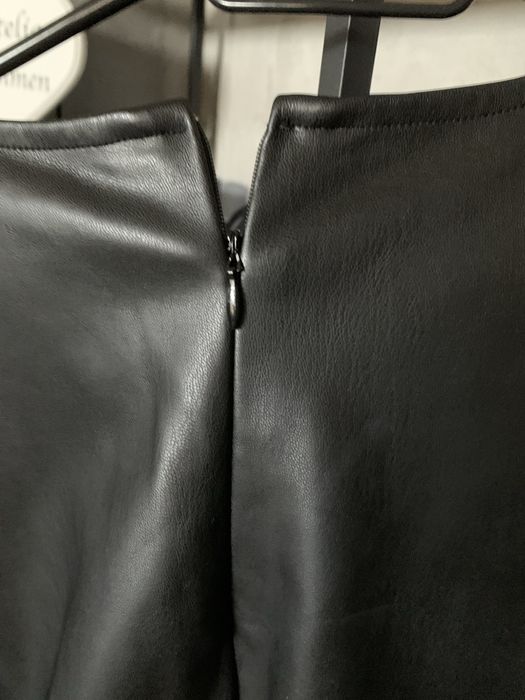 Костюм Zara, екошкіра, розмір М-L, гарний стан, якісна тканина, теплий